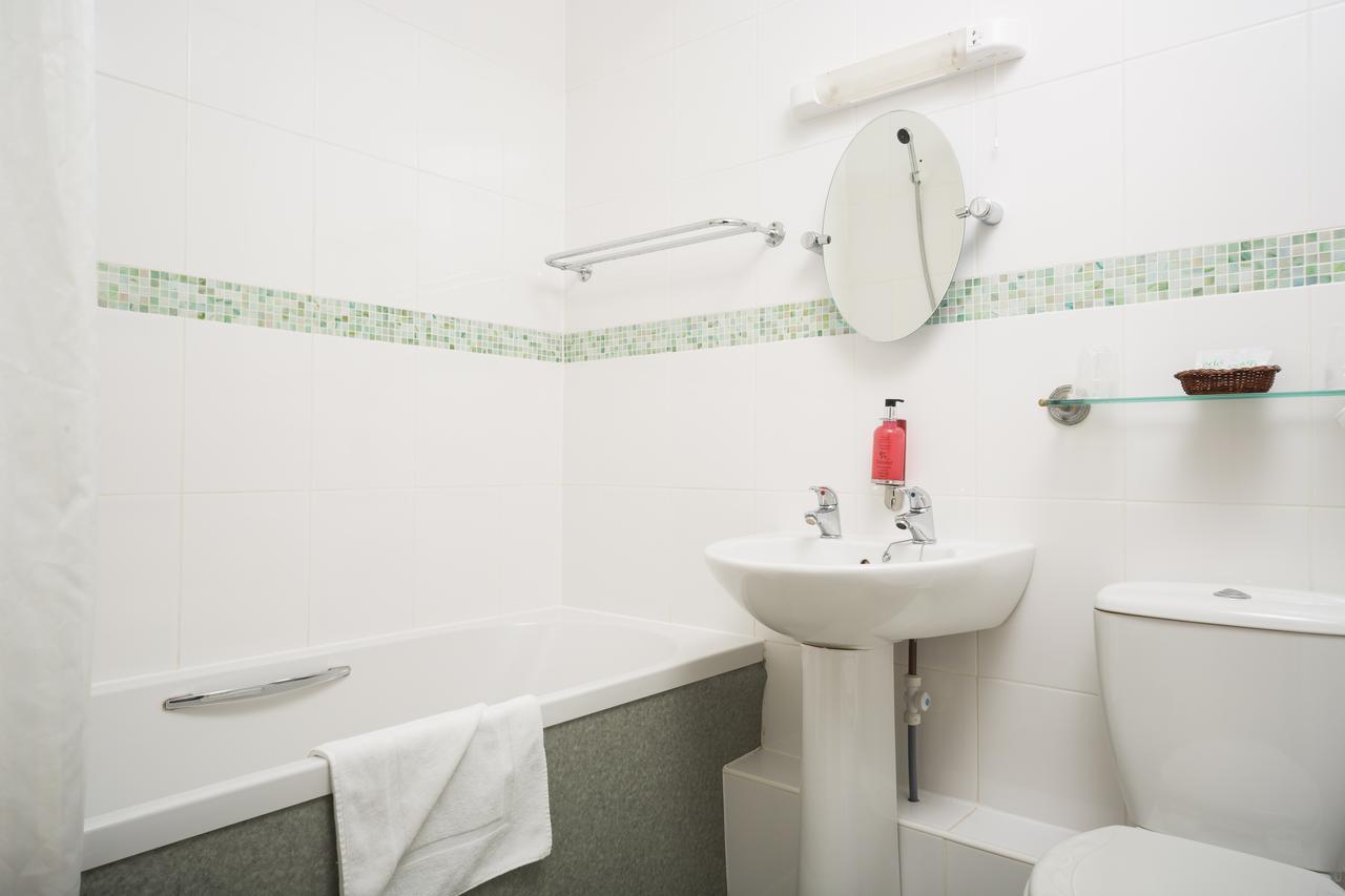Sun Bay Hotel Кингсбридж Экстерьер фото